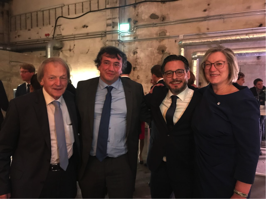 „Vorfreude auf mehr“... „Vorfreude auf mehr“... von links nach rechts: Mentor Prof. Dr. Gerhard Hirzinger (em. Institutsleiter für Robotik und Mechatronik des Deutschen Zentrums für Luft- und Raumfahrt), GR Dr. Stephan Thiel (BÜNDNIS 90 / DIE GRÜNEN), Prof. Sami Haddadin, GR Sissi Koch (CSU)